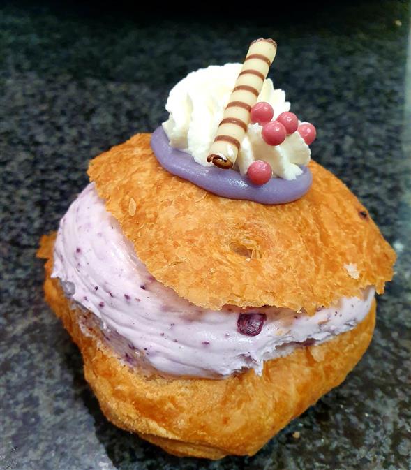 Blåbær-cheesecake Fløde fastelavnsbolle